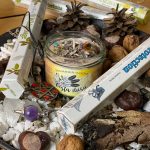 Čistiaca sviečka roku 2021 a vonné tyčinky