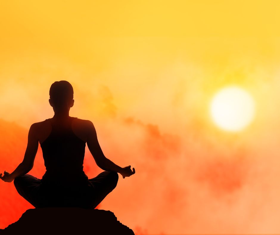 Meditácia je technika mentálnej disciplíny, ktorá má pôvod v dávnych duchovných tradíciách a je známa pre svoje pozitívne účinky na telo, myseľ a emócie.